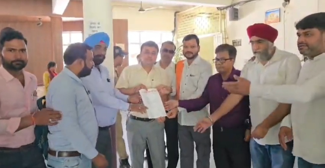 खटीमा में पत्रकार पर मुकदमे के विरोध में कुमायूं युवा प्रेस क्लब का प्रदर्शन, डीएम से की कार्रवाई की मांग