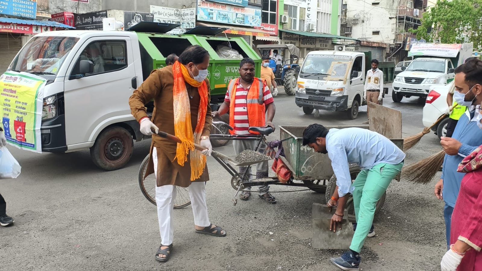 महापौर ने मुख्य बाजार से किया विशेष स्वच्छता अभियान का आगाज
