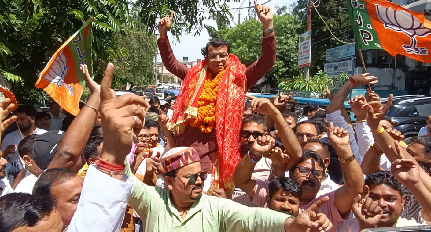 तीन राज्यों में भाजपा की जीत पर रुद्रपुर में जश्न, विधायक शिव अरोरा ने कार्यकर्ताओं संग मनाई खुशी