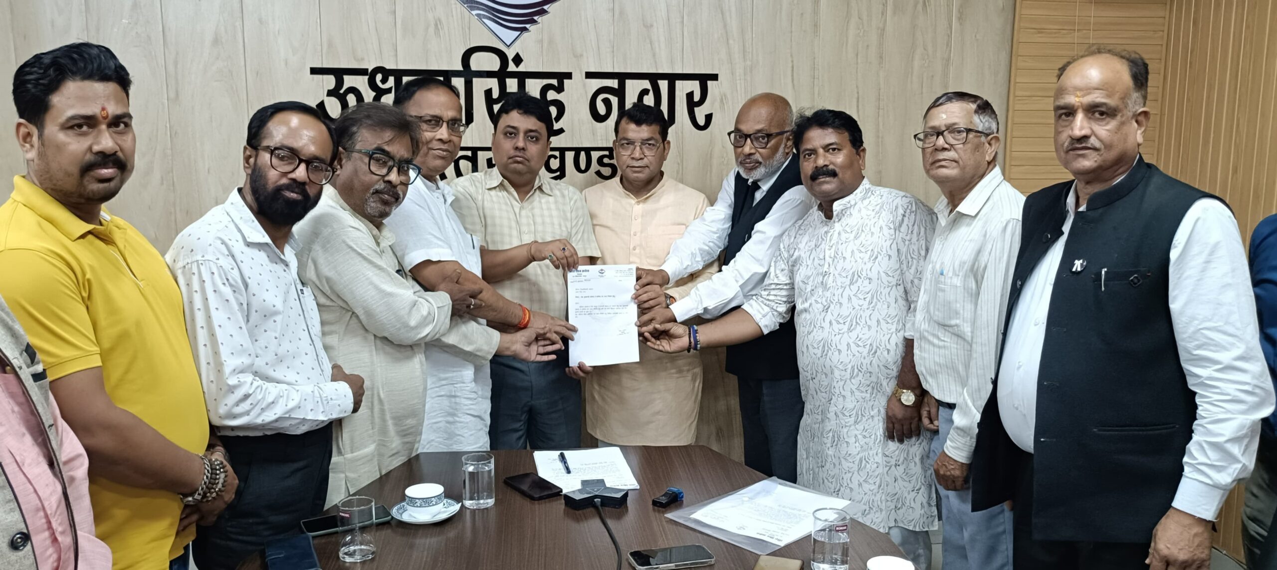 बंग भवन निर्माण को मिली रफ्तार: विधायक शिव अरोरा ने प्रतिनिधिमंडल संग डीएम से की मुलाकात, जल्द जमीन हस्तांतरण की मांग
