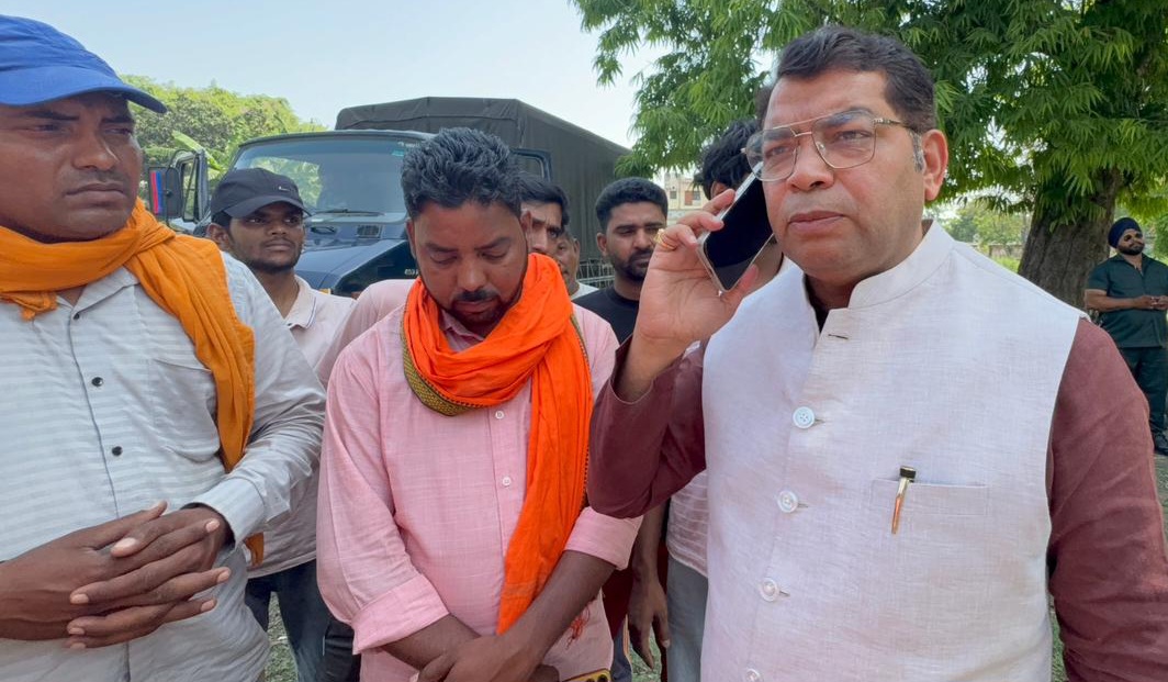 रिंग रोड पर दर्दनाक हादसा: टुकटुक चालक संतोष की कार की टक्कर से मौत, पोस्टमार्टम हाउस पहुंचे विधायक शिव अरोरा