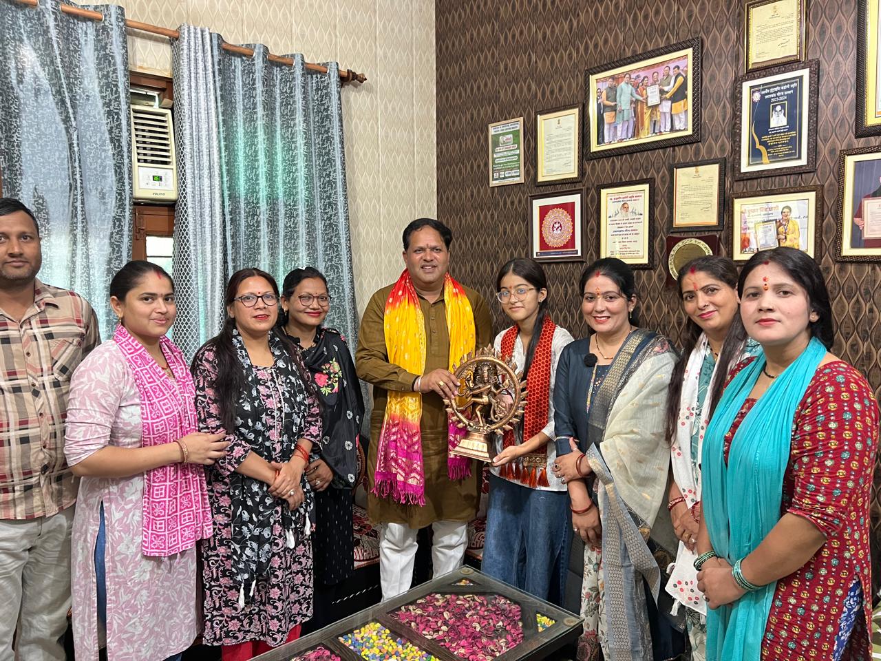 प्रदेश में दूसरा स्थान पाने वाली प्राची को महापौर विकास शर्मा ने किया सम्मानित