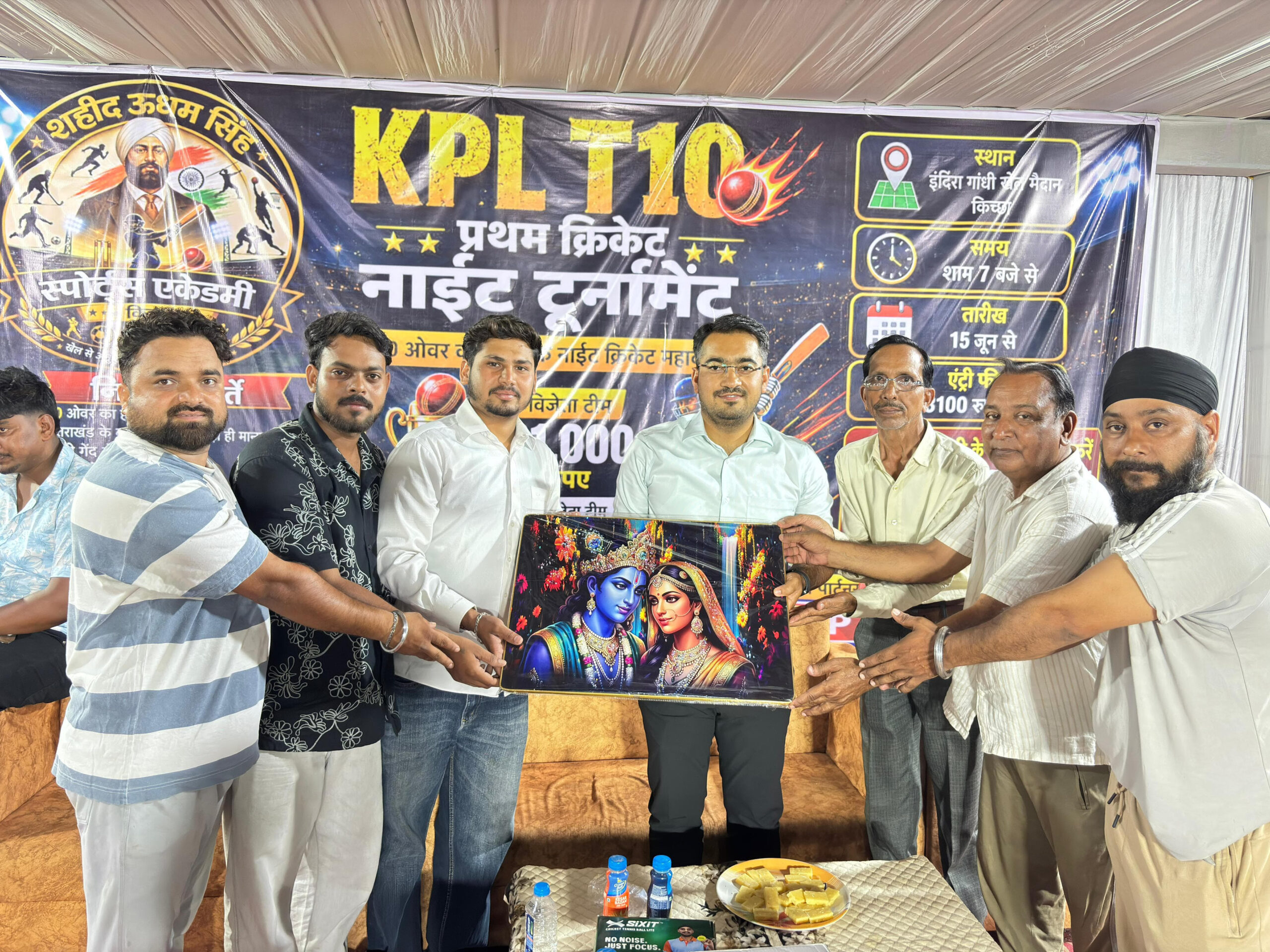 क्रिकेट नाइट टूर्नामेंट में उमड़ा जनसैलाब, एसडीएम गौरव पांडे ने खिलाड़ियों का बढ़ाया उत्साह