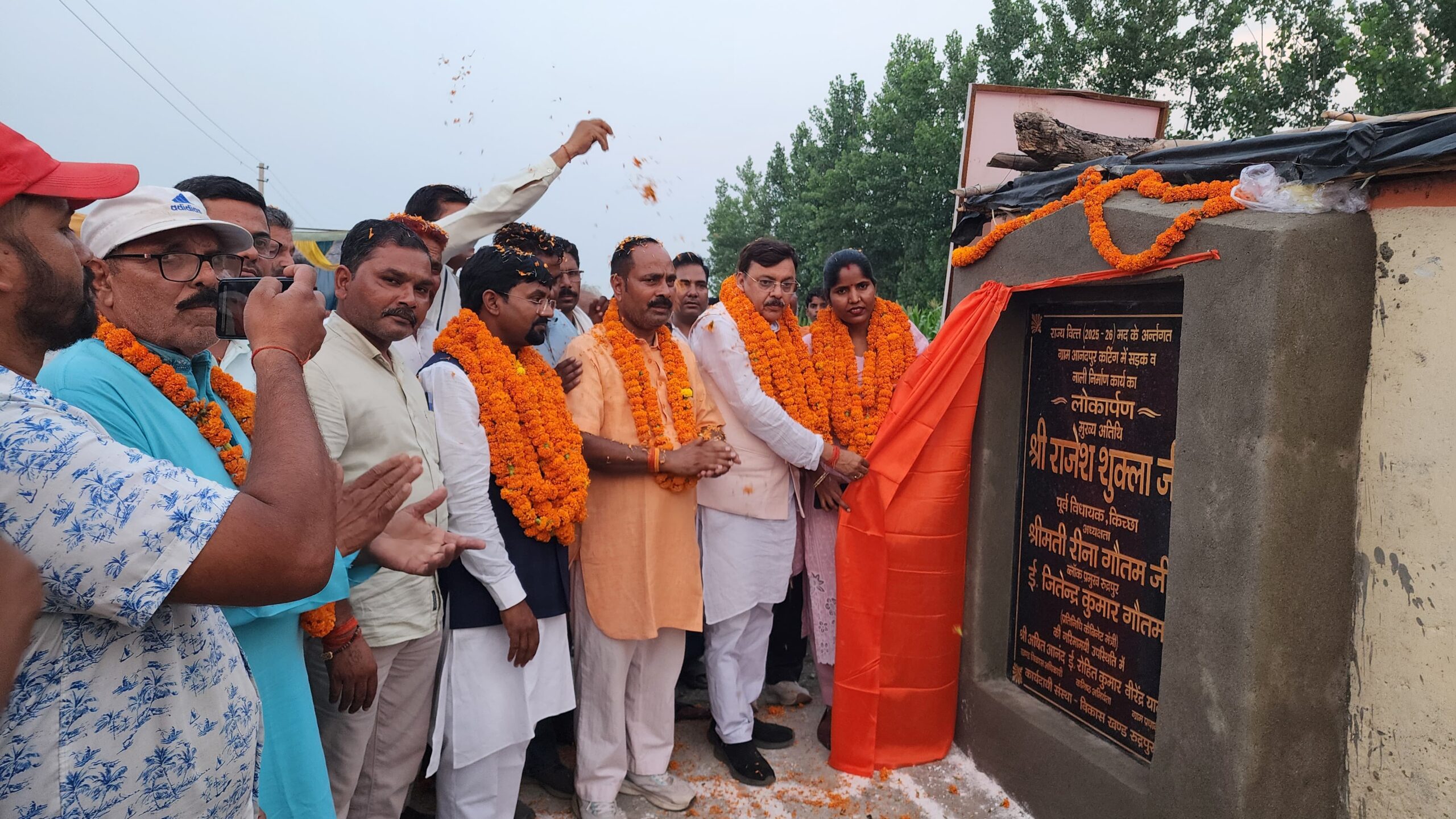 आनंदपुर कटिंग में 130 मीटर सड़क का लोकार्पण, धामी सरकार के विकास कार्यों से क्षेत्र को मिल रही नई पहचान : राजेश शुक्ला