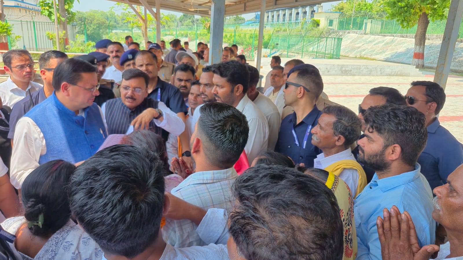 पंतनगर की तीन कॉलोनियों के हितों की रक्षा के लिए मुख्यमंत्री से मिले पूर्व विधायक राजेश शुक्ला