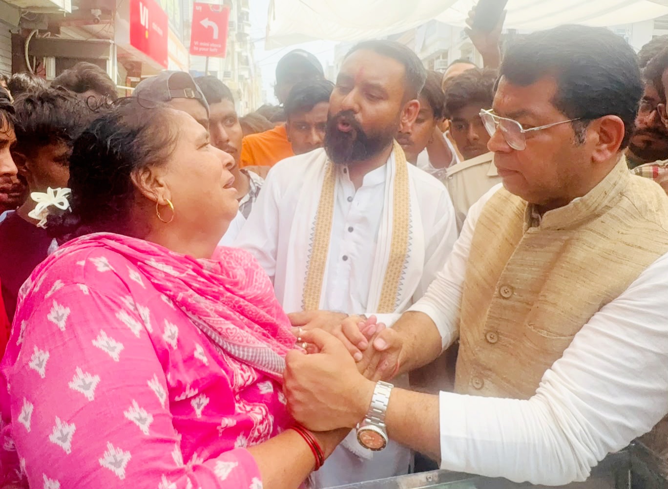विक्रांत हत्याकांड : विधायक शिव अरोरा ने परिजनों से की मुलाकात, कहा– दोषियों को मिलेगी कड़ी से कड़ी सजा, परिवार को मिलेगा न्याय