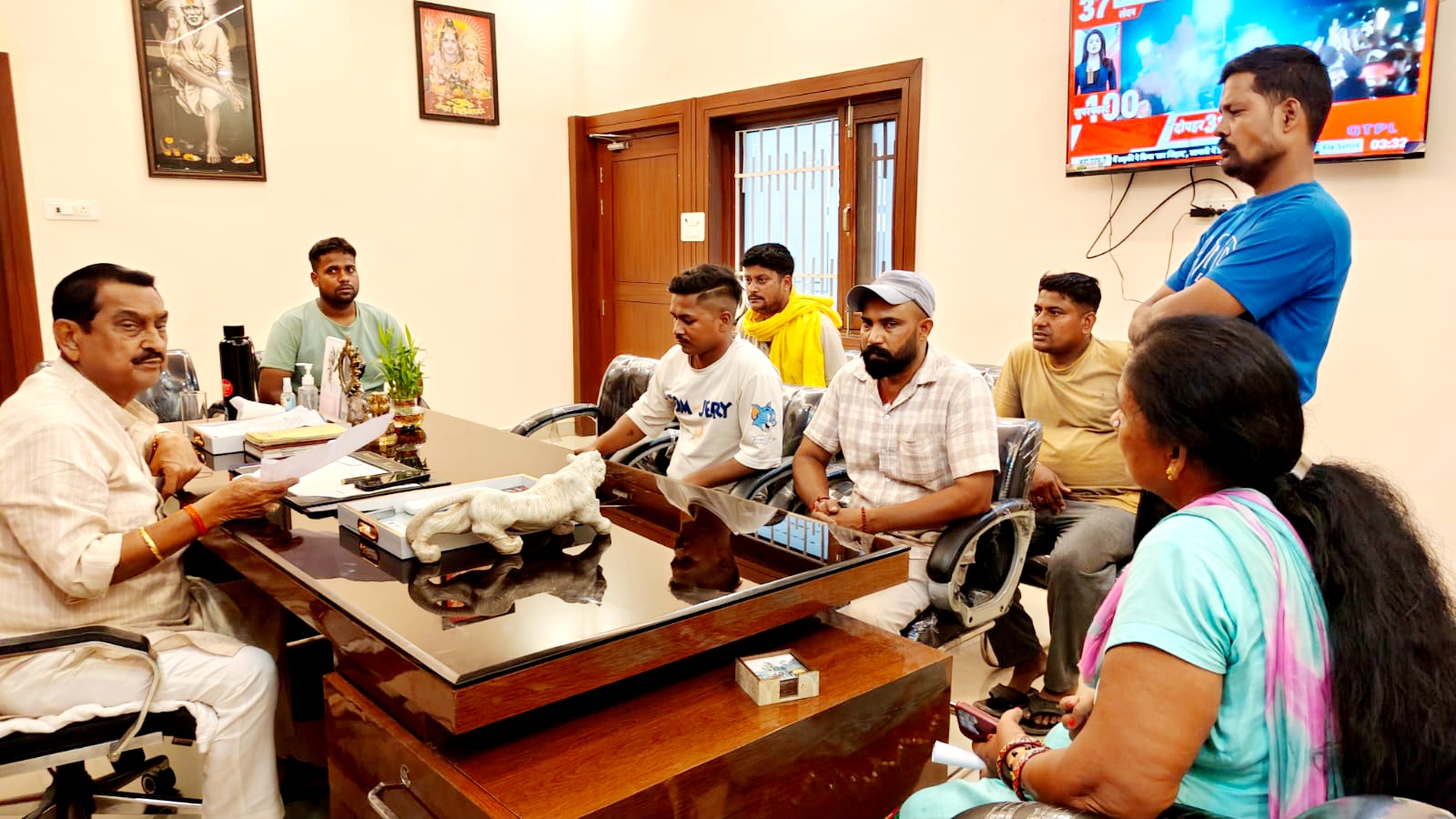 ठेला संचालकों की समस्या पर गंभीर हुए विधायक बेहड़, नगर पालिका को समाधान के दिए निर्देश