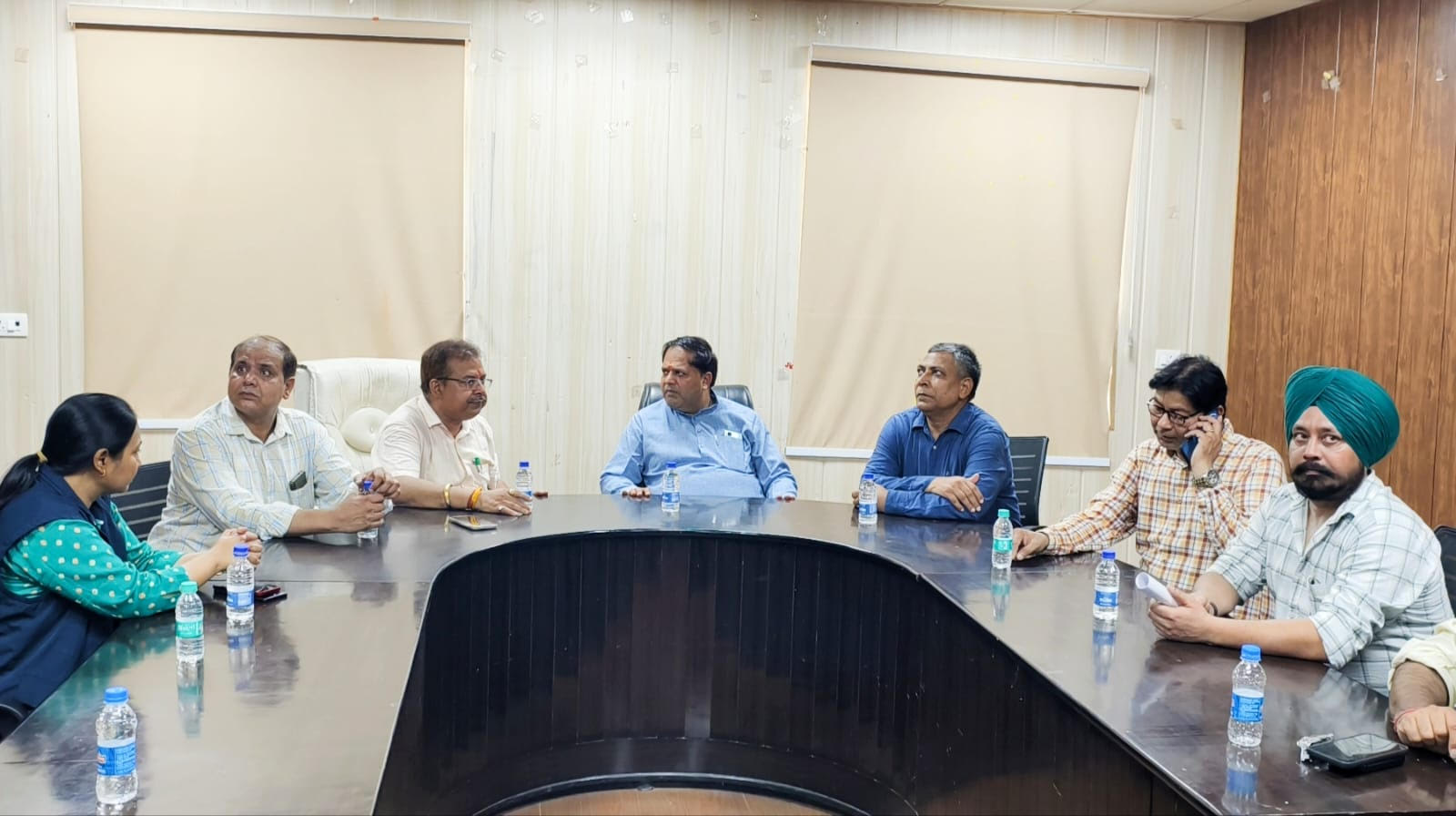 महापौर विकास शर्मा ने जिला अस्पताल में की स्वास्थ्य सेवाओं की समीक्षा