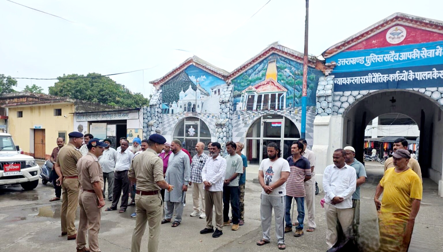 काशीपुर पुलिस का सख्त संदेश: थाने में कराई गई हिस्ट्रीशीटरों की परेड, दोबारा अपराध किया तो होगी कड़ी कार्रवाई