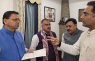 चीनी मिल के कर्मचारियों की समस्याओं के समाधान के लिए शिष्ट मंडल ने मुख्यमंत्री से की मुलाकात