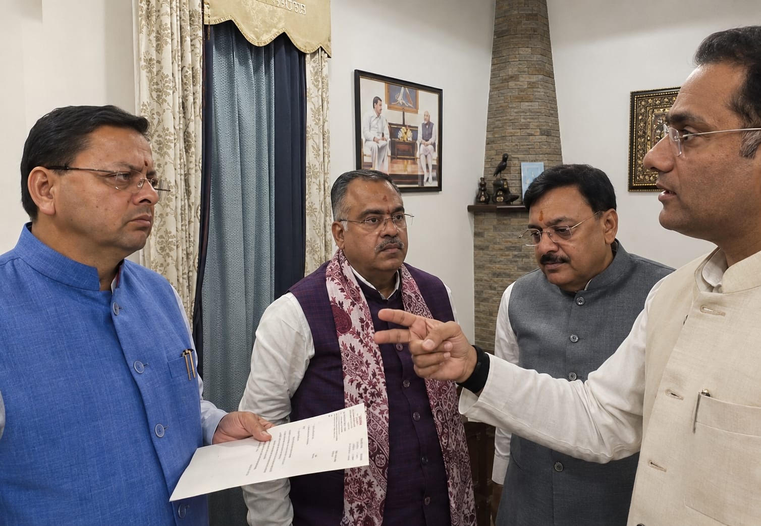 चीनी मिल के कर्मचारियों की समस्याओं के समाधान के लिए शिष्ट मंडल ने मुख्यमंत्री से की मुलाकात