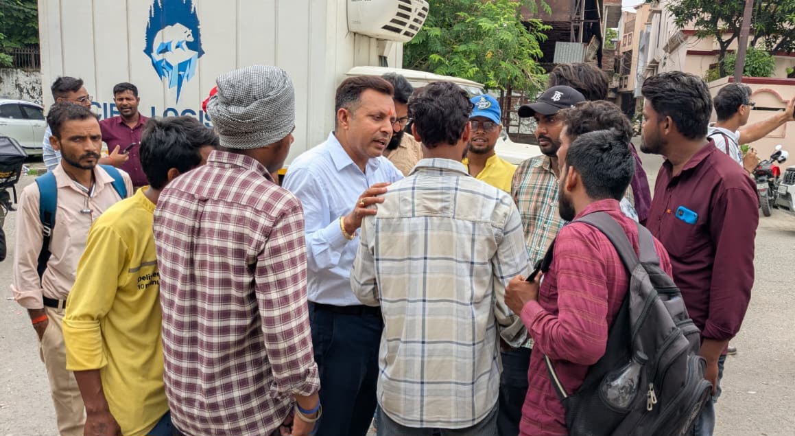 इंसेंटिव बढ़ाने और मूलभूत सुविधाओं की मांग पर ब्लिंकिट वर्कर्स का कार्य बहिष्कार, समाजसेवी सुशील गाबा ने उठाई कर्मचारियों की आवाज