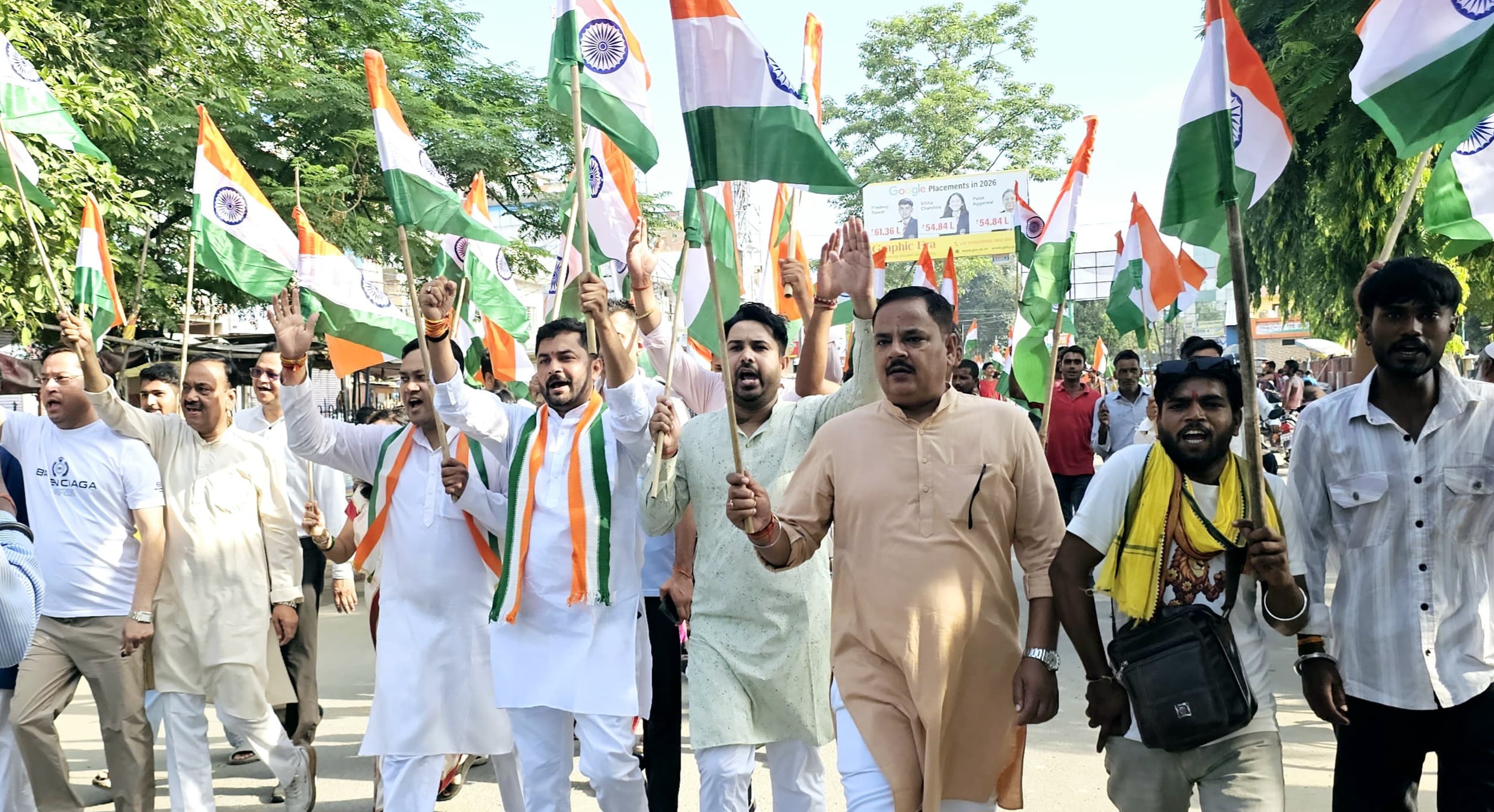 हर घर तिरंगा अभियान के तहत युवामोर्चा द्वारा रुद्रपुर में निकली भव्य तिरंगा यात्रा, राष्ट्रभक्ति के रंग में रंगा शहर
