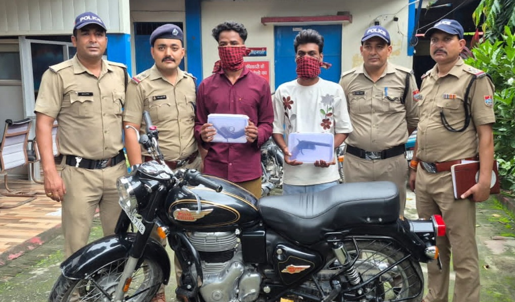 ऑपरेशन प्रहार के तहत किच्छा पुलिस की बड़ी कार्रवाई, अवैध तमंचों के साथ दो गिरफ्तार