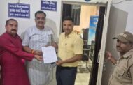 मतदाता सूची पुनरीक्षण में फर्जी आपत्तियों का आरोप, पूर्व विधायक राजकुमार ठुकराल का एसडीएम कार्यालय पर धरना