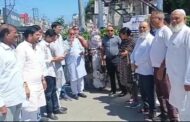 किच्छा में कांग्रेस का जोरदार प्रदर्शन, राज्य सरकार और नैनीताल SSP का पुतला फूंका