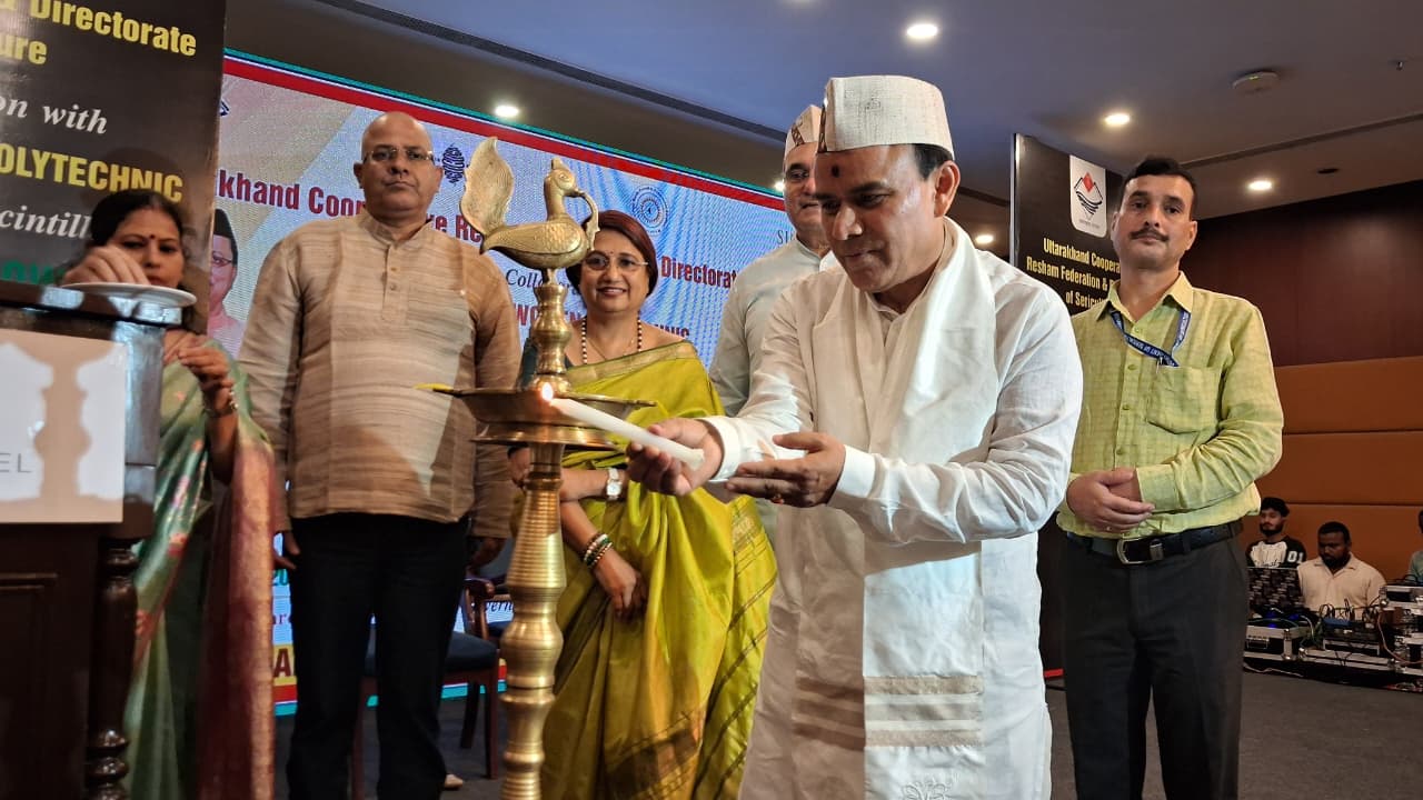 ‘रिवायत-ए-रेशम’ फैशन शो में बिखेरी दून सिल्क की रेशमी चमक, सात दिवसीय एक्सपो में सवा करोड़ रुपये से अधिक की बिक्री