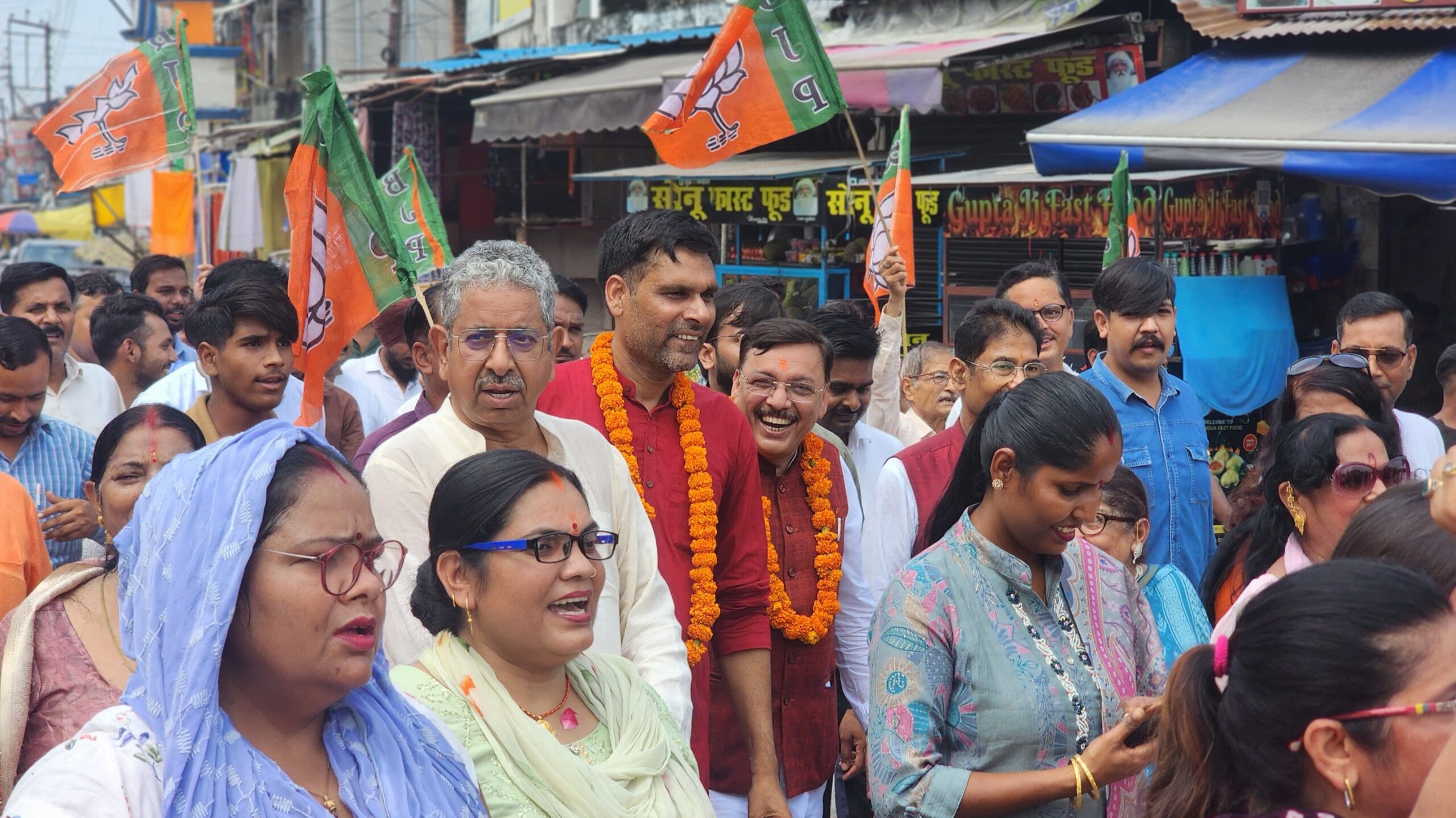 किच्छा एवं सिरौली कला में अलग-अलग नगर पालिका चुनाव की घोषणा पर भाजपा कार्यकर्ताओं ने मनाया जश्न