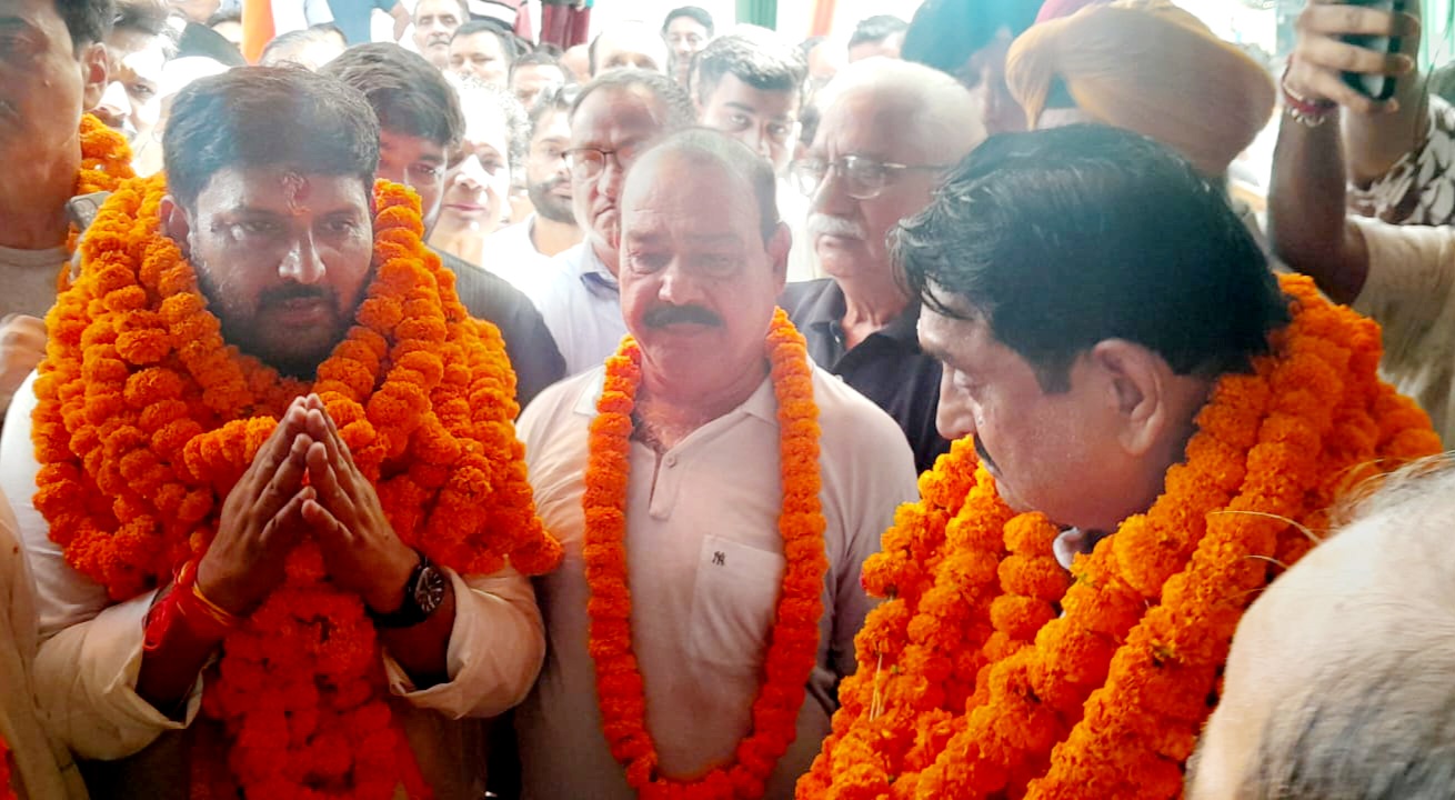 किच्छा में कांग्रेस प्रत्याशी राजेश प्रताप सिंह के चुनाव कार्यालय का शुभारंभ, बेहड़ बोले - जनता के बीच सर्वमान्य चेहरा है कांग्रेस प्रत्याशी