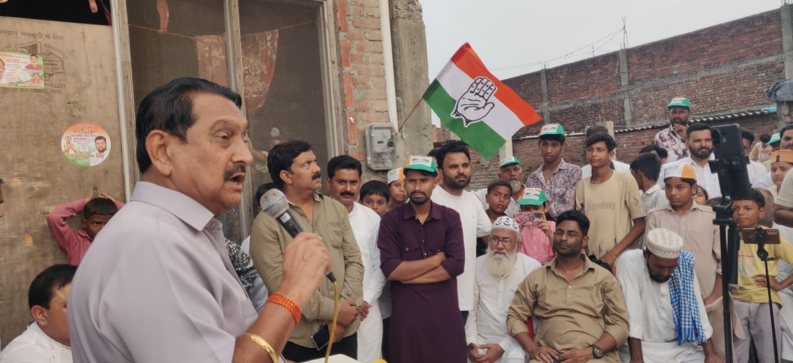 विधायक बेहड़ का धुआंधार जनसंपर्क, विभिन्न वार्डों में जनसभाओं के साथ कॉलोनियों में भी किया जनसंपर्क