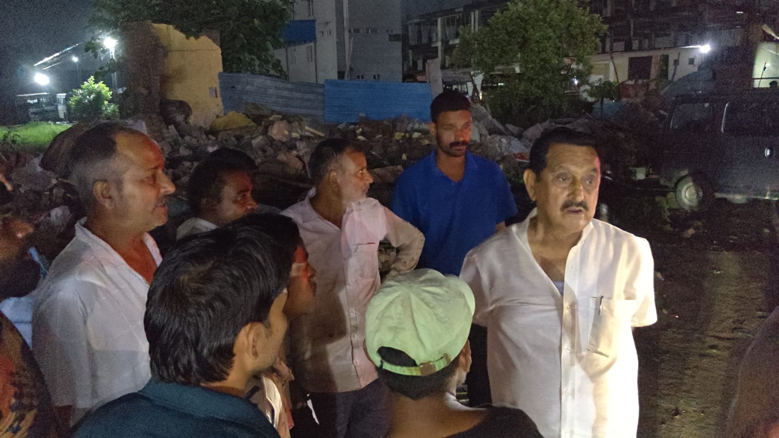 बरसात के मौसम में विश्वकर्मा मार्केट के व्यापारियों को उजाड़ना अत्यंत दुर्भाग्यपूर्ण : तिलक राज बेहड़