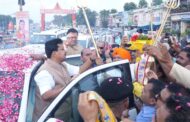 भाजपा राष्ट्रीय अध्यक्ष को महापौर ने भेंट किया त्रिशूल, पुष्पवर्षा के साथ हुआ नितिन नबीन का त्रिशूल चौक पर भव्य स्वागत