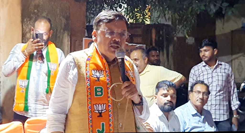 किच्छा में भाजपा प्रत्याशी संदीप अरोड़ा का ताबड़तोड़ जनसंपर्क, पूर्व विधायक राजेश शुक्ला ने कांग्रेस पर साधा निशाना