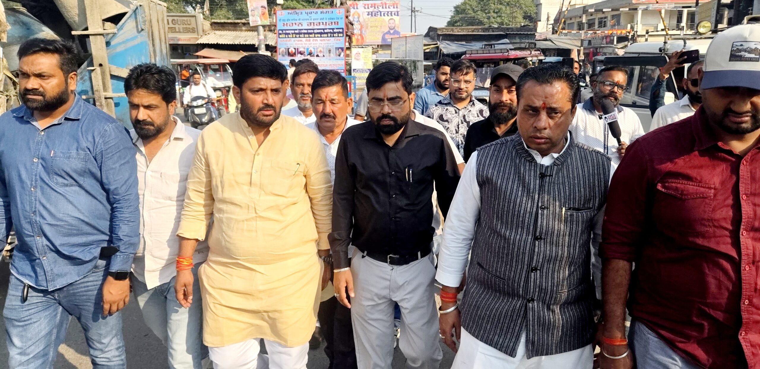 राजेश प्रताप सिंह की ‘छोटी सरकार’ एक्शन मोड में, त्योहारों से पहले व्यवस्थाएं दुरुस्त करने सड़कों पर उतरे पालिकाध्यक्ष