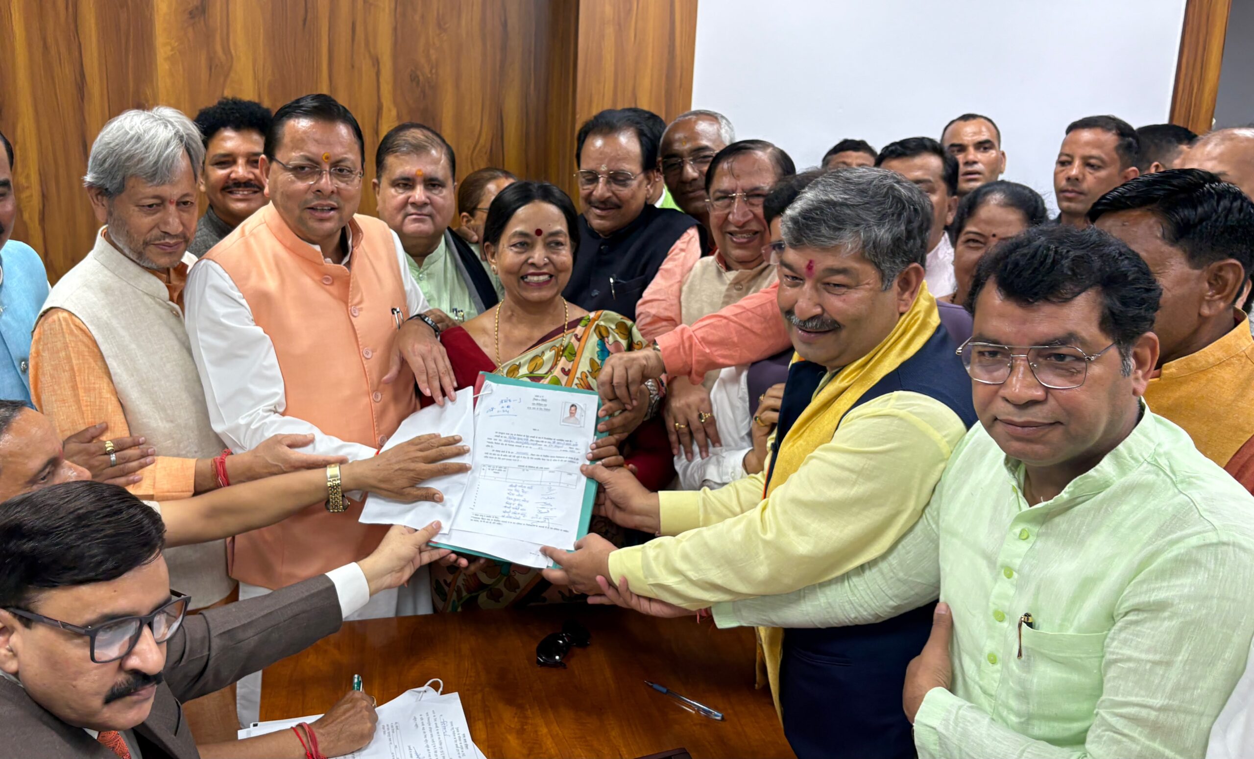दिनेश आर्य ने राज्यसभा प्रत्याशी के रूप में दाखिल किया नामांकन, प्रस्तावक बने बाल सखा शिव अरोरा