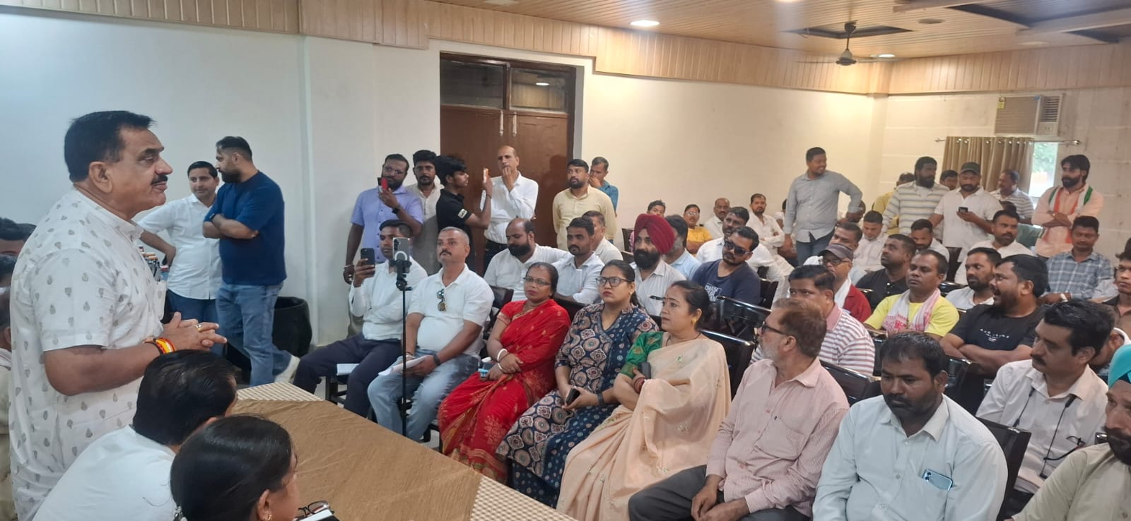 8 अक्टूबर को रुद्रपुर में निकलेगा कांग्रेस का विशाल मार्च, विरोध मार्च को सफल बनाने के लिए बैठक में बनाई रणनीति