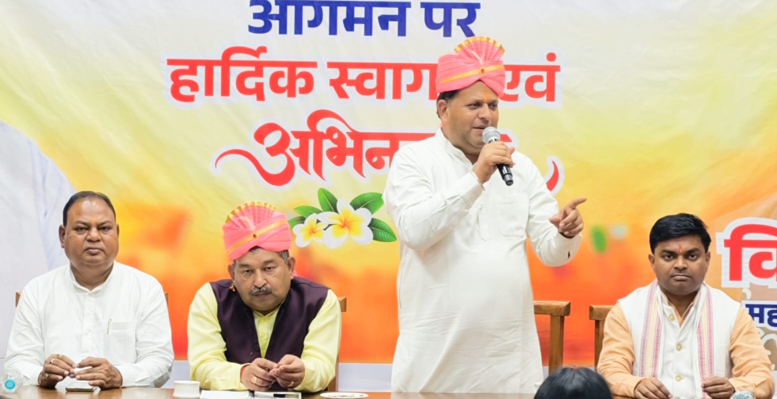 राज्यसभा सांसद दिनेश आर्य का रुद्रपुर पहुंचने पर भव्य स्वागत, महापौर विकास शर्मा के नेतृत्व में हुआ अभिनंदन