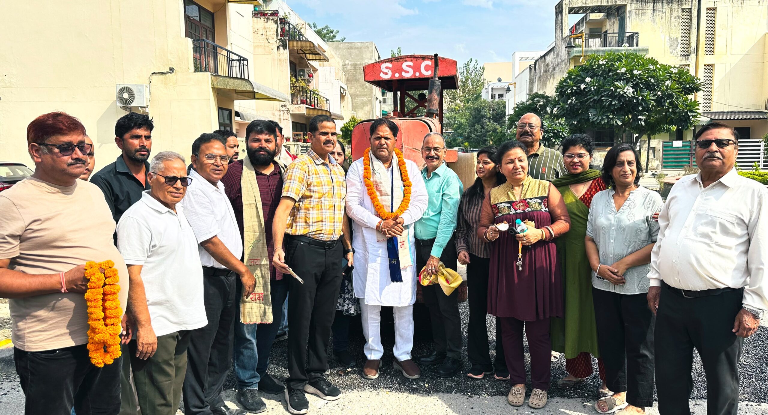मेट्रोपोलिस सोसाइटी में भी शुरू हुआ गड्ढा मुक्त अभियान, महापौर विकास शर्मा ने लिया जायजा, मेट्रोपोलिस में भी बनेगी नई सड़क