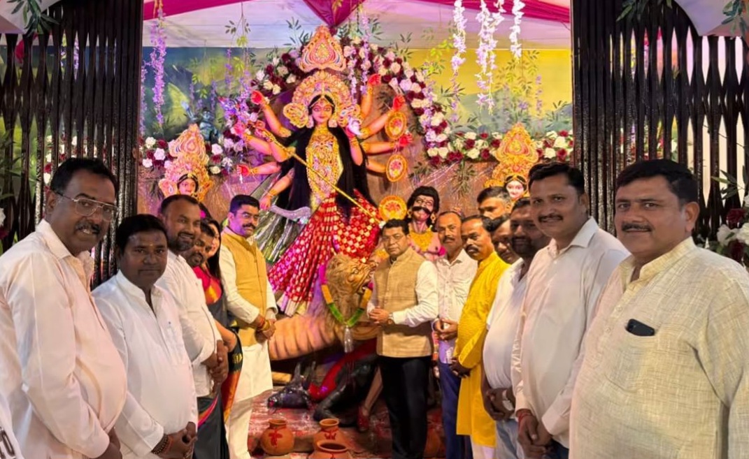 हरिदासपुर में विधायक शिव अरोरा ने दुर्गा पूजा महोत्सव का किया शुभारंभ, मां दुर्गा के चरणों में शीश नवाकर क्षेत्रवासियो के  सुख-समृद्धि की कामना
